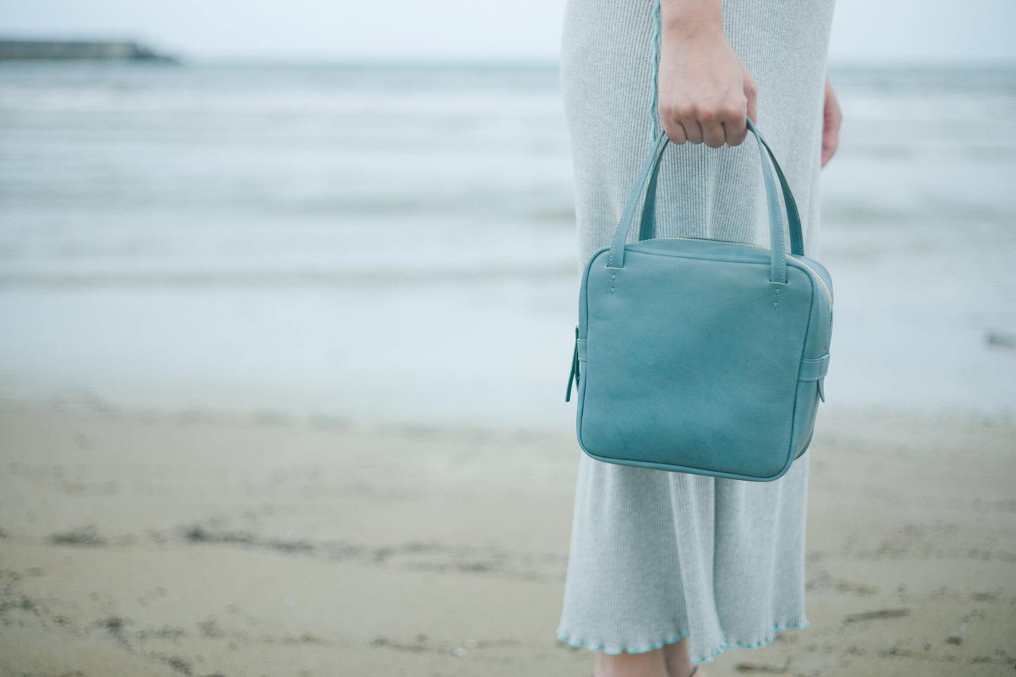 気持ち逆台形のミニトートバッグ