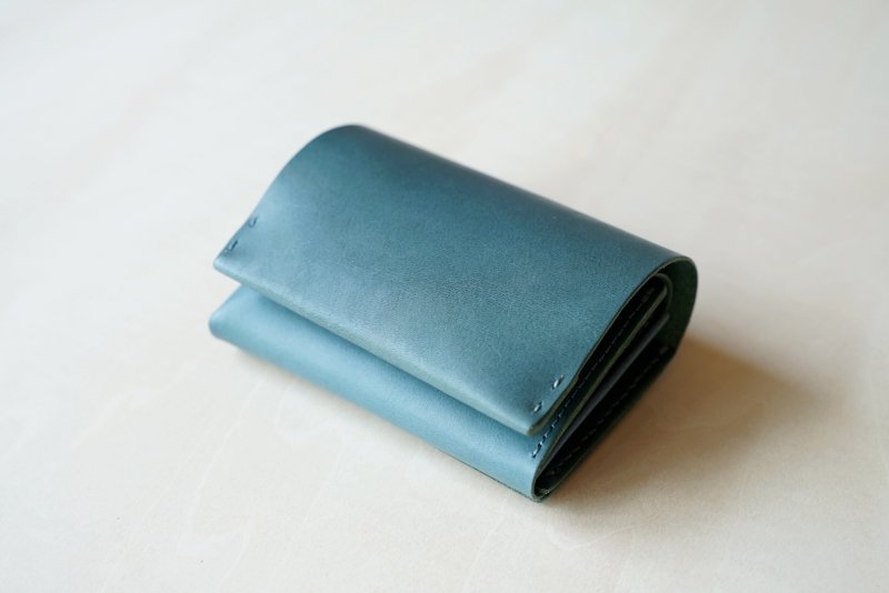 タテに仕舞う二つ折り財布