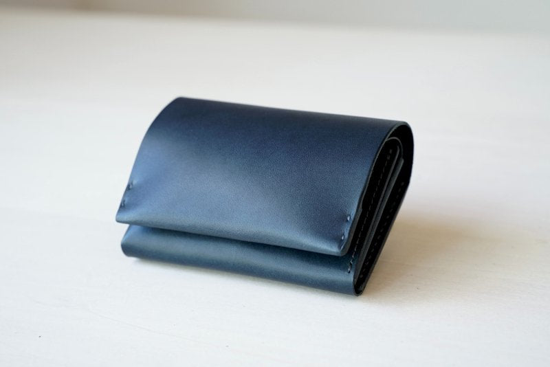 タテに仕舞う二つ折り財布