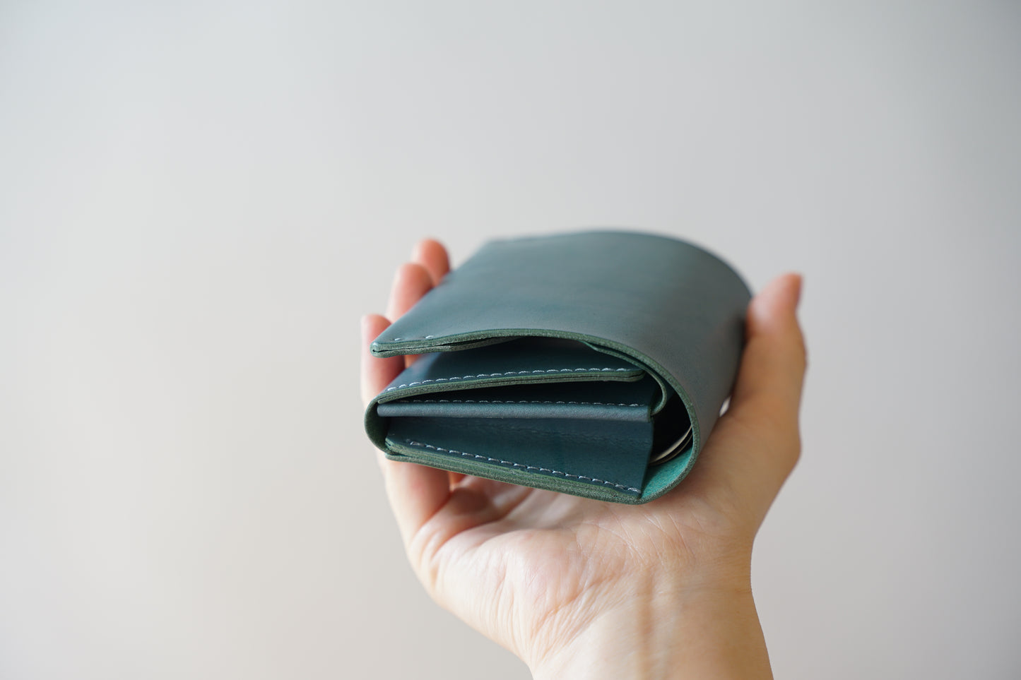 タテに仕舞う二つ折り財布