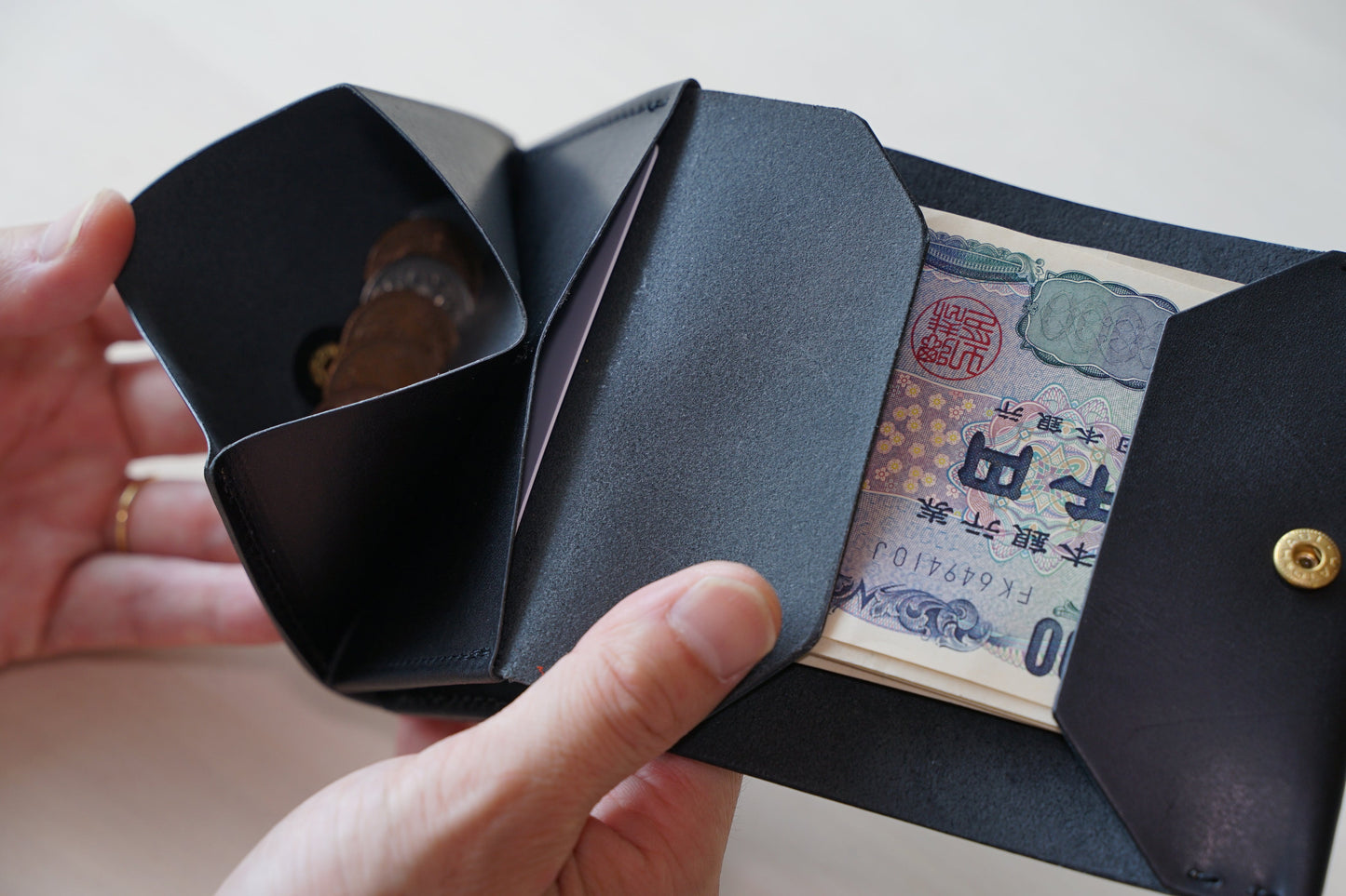 タテに仕舞う二つ折り財布|よかばいvol.1