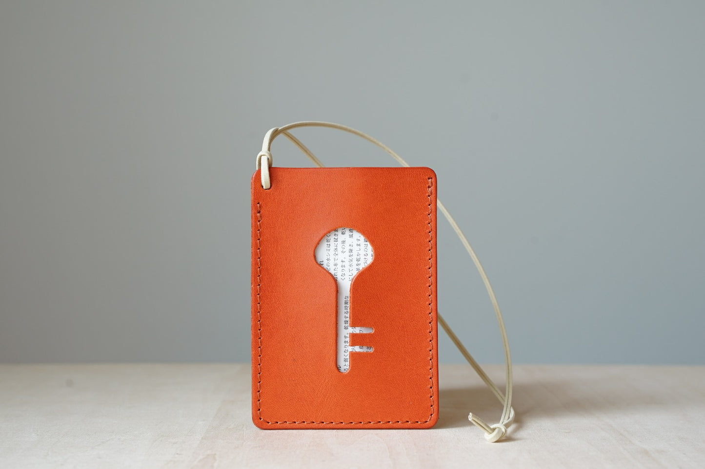 ICカードケースひも付き鍵形