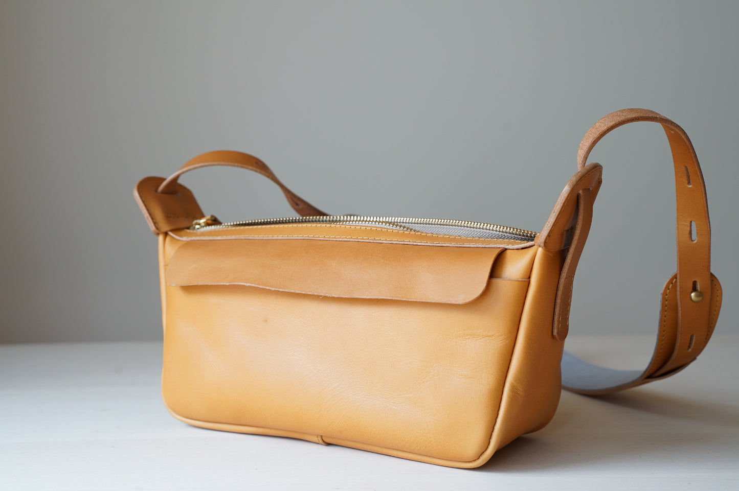 レザーショルダーバッグ背面