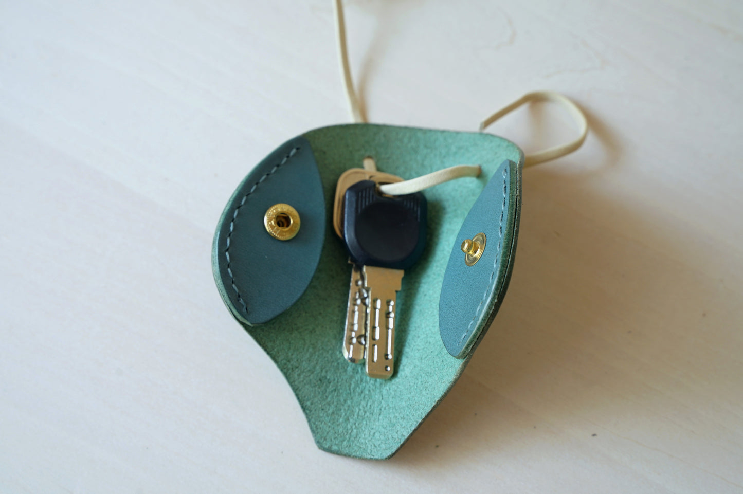 Warbler (key case)