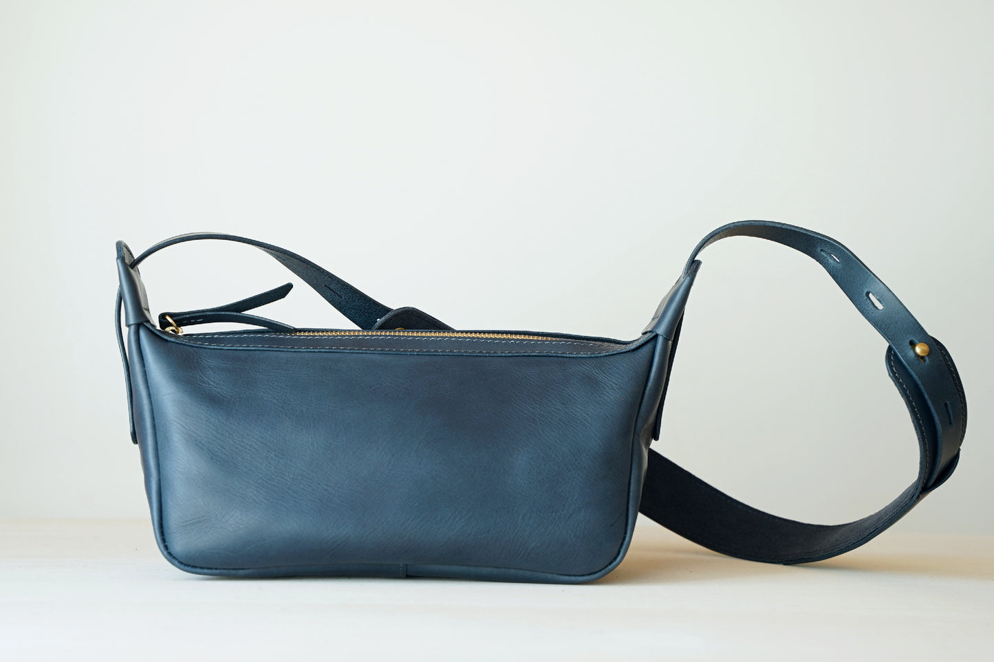 レザーショルダーバッグ正面