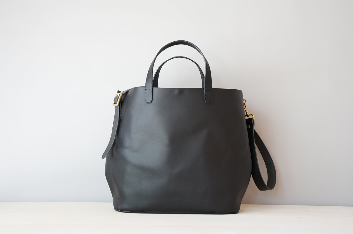 Drawing 2way トートバッグ 黒 Mサイズ 正面