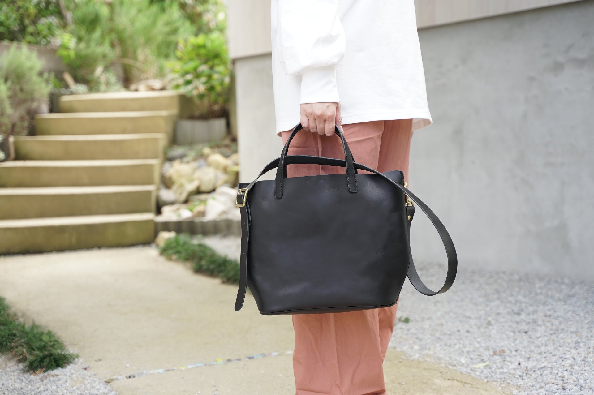 Drawing 2way トートバッグ 黒 Sサイズ使用例