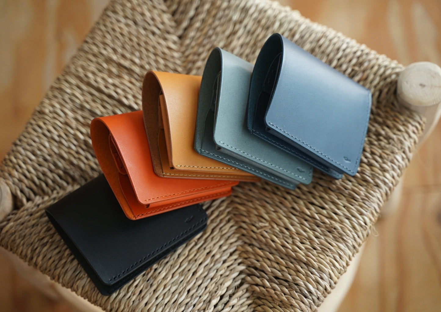 fin(うす型二つ折り財布)