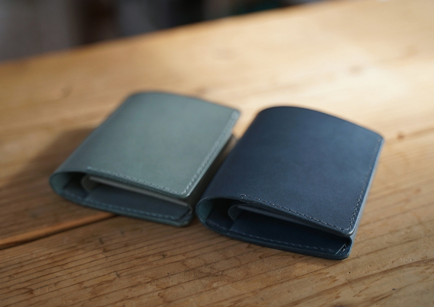 layer (thin bi-fold wallet)