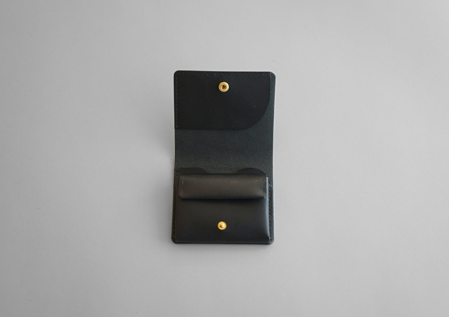 layer (thin bi-fold wallet)