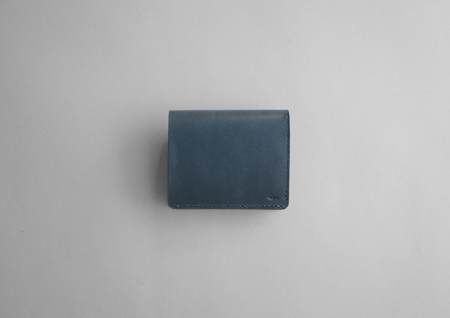 layer (thin bi-fold wallet)