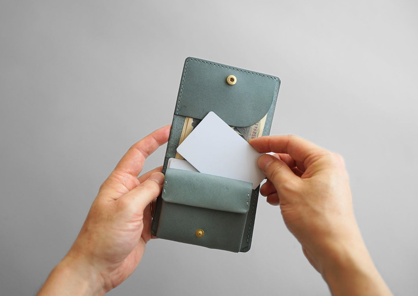 fin(うす型二つ折り財布)