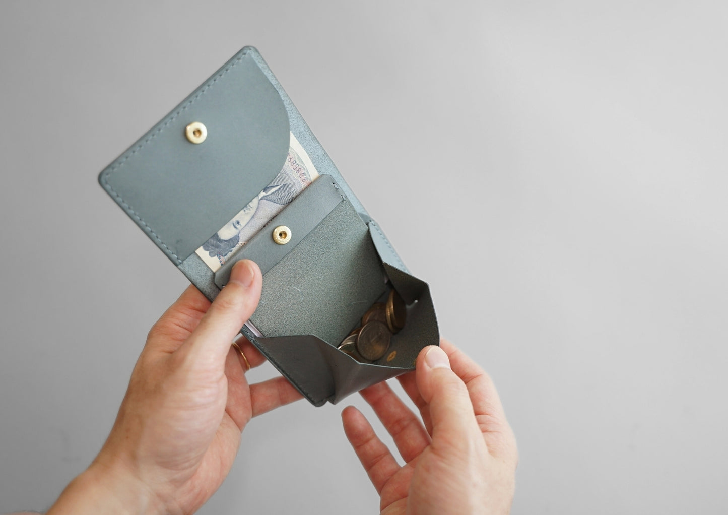 fin(うす型二つ折り財布)