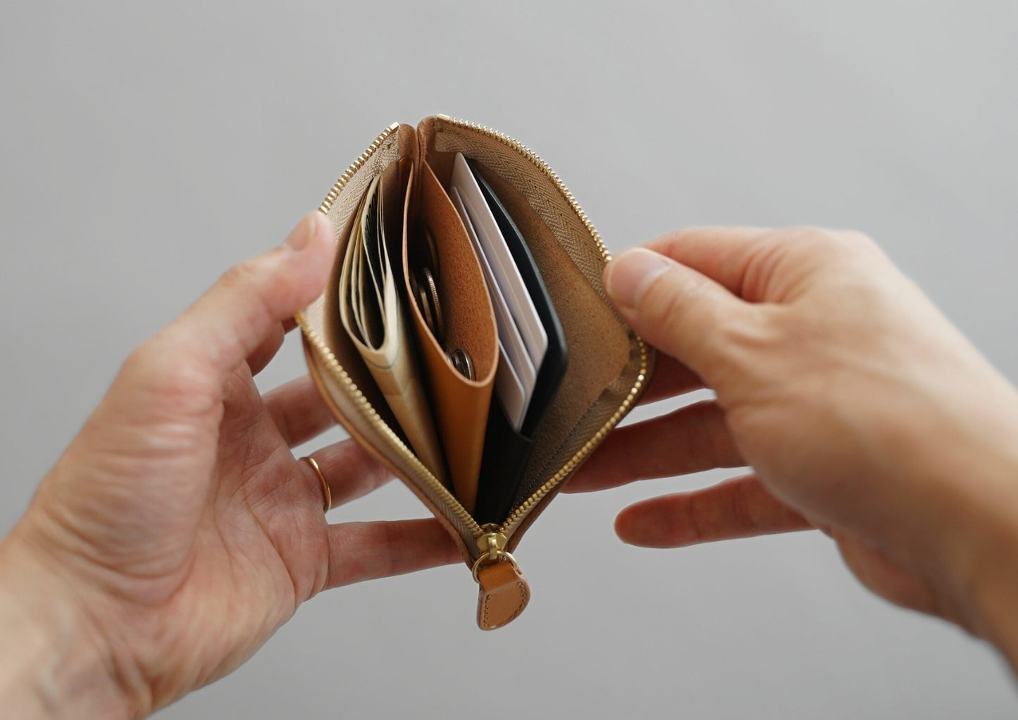 シボ黒:ミニジップウォレット