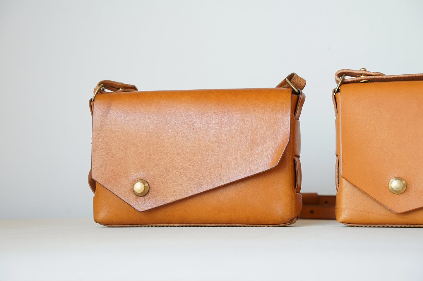 iris ショルダーバッグ ボディーバッグ ベージュ 経年変化例