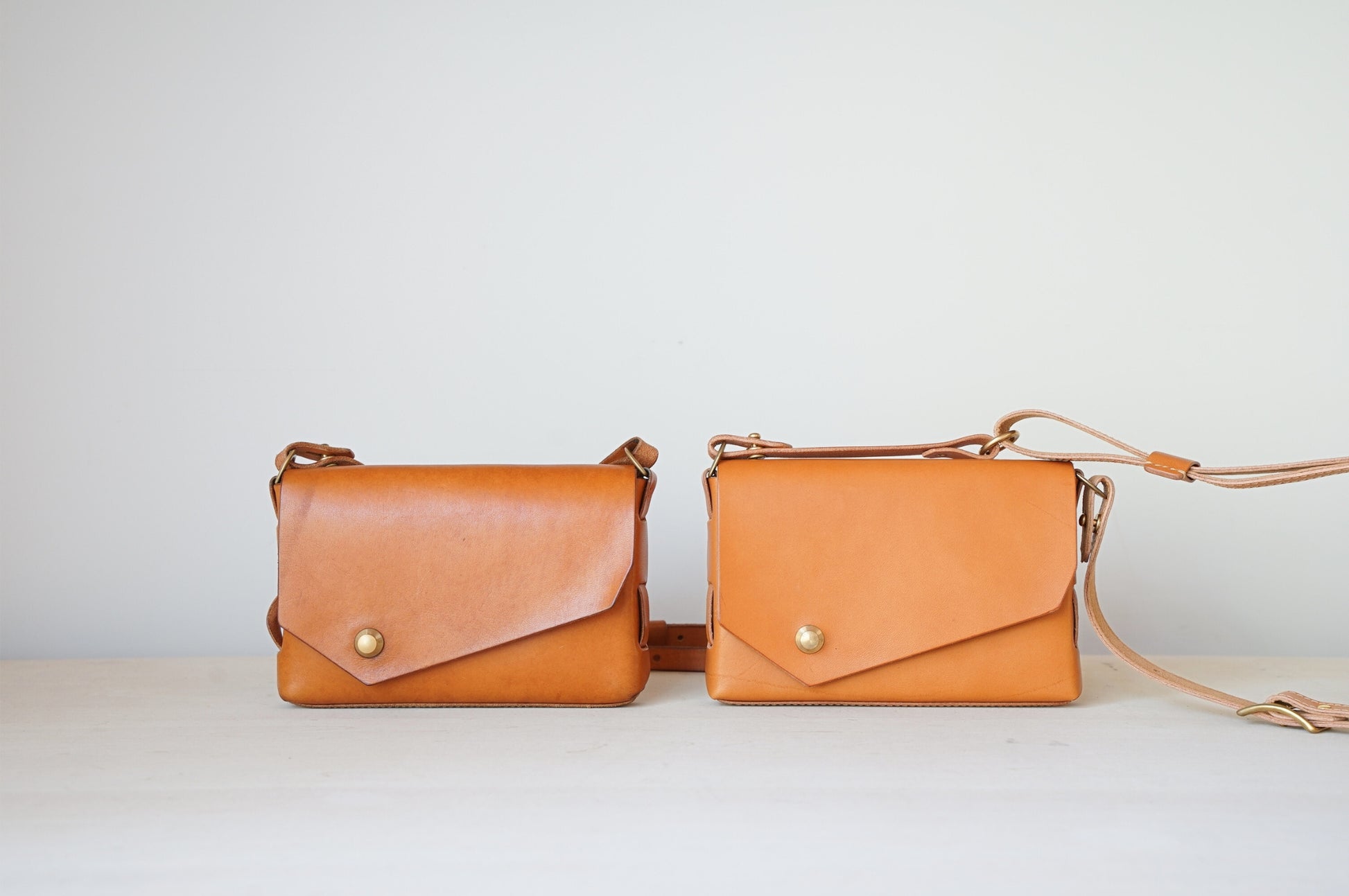 iris ショルダーバッグ ボディーバッグ ベージュ 経年変化例