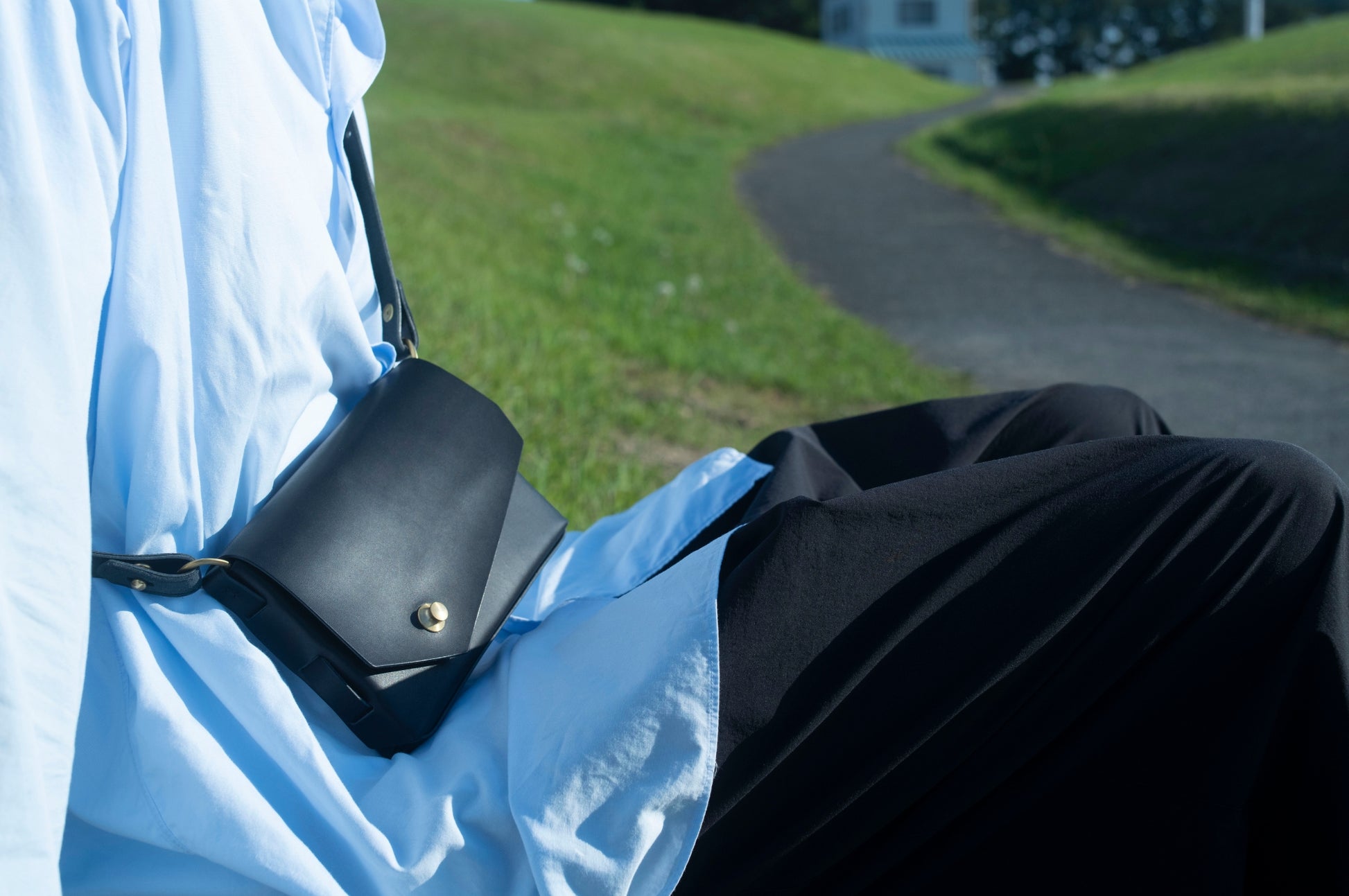 iris ショルダーバッグ ボディーバッグ 黒 着用例