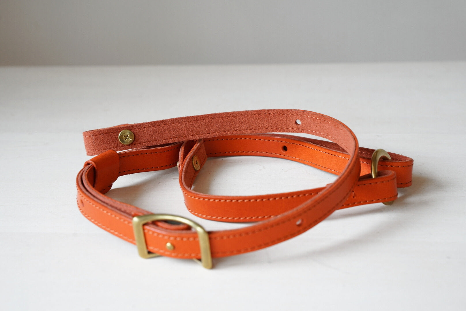 iris ショルダーバッグ ボディーバッグ 朱色 ショルダーストラップ