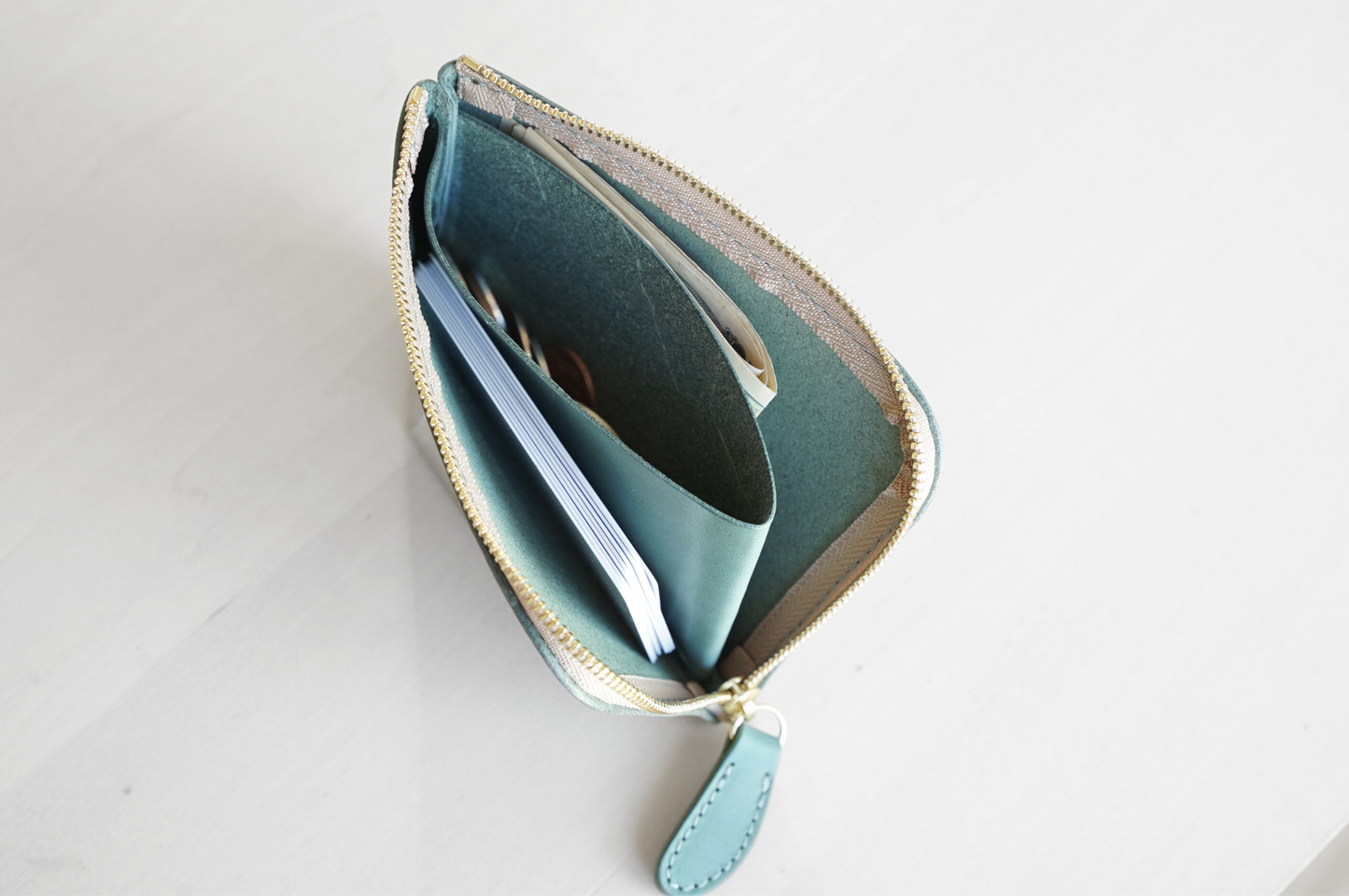 middle zip wallet