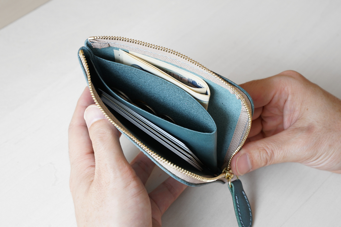 middle zip wallet