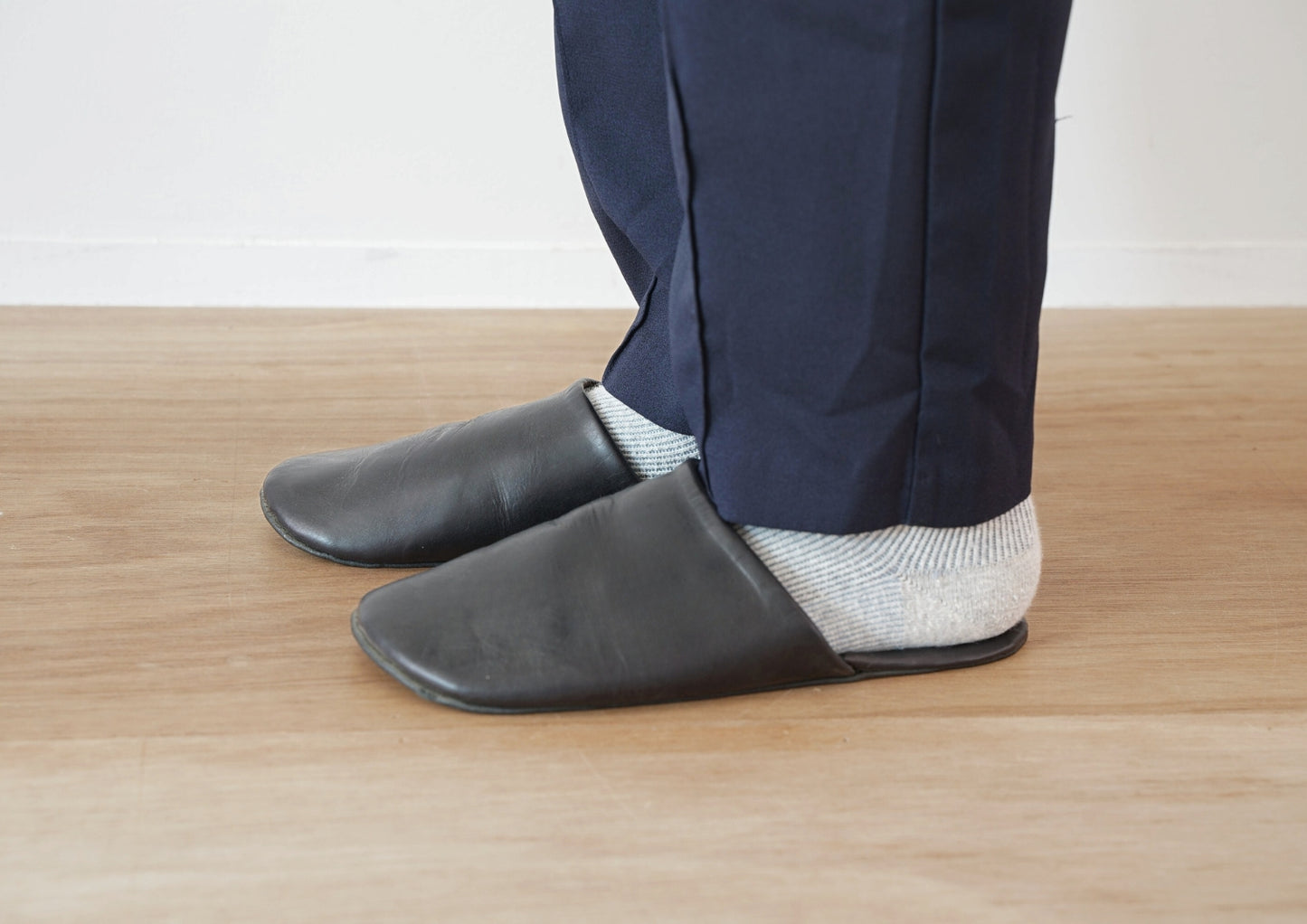 スリッパ 黒 25cm 着用例