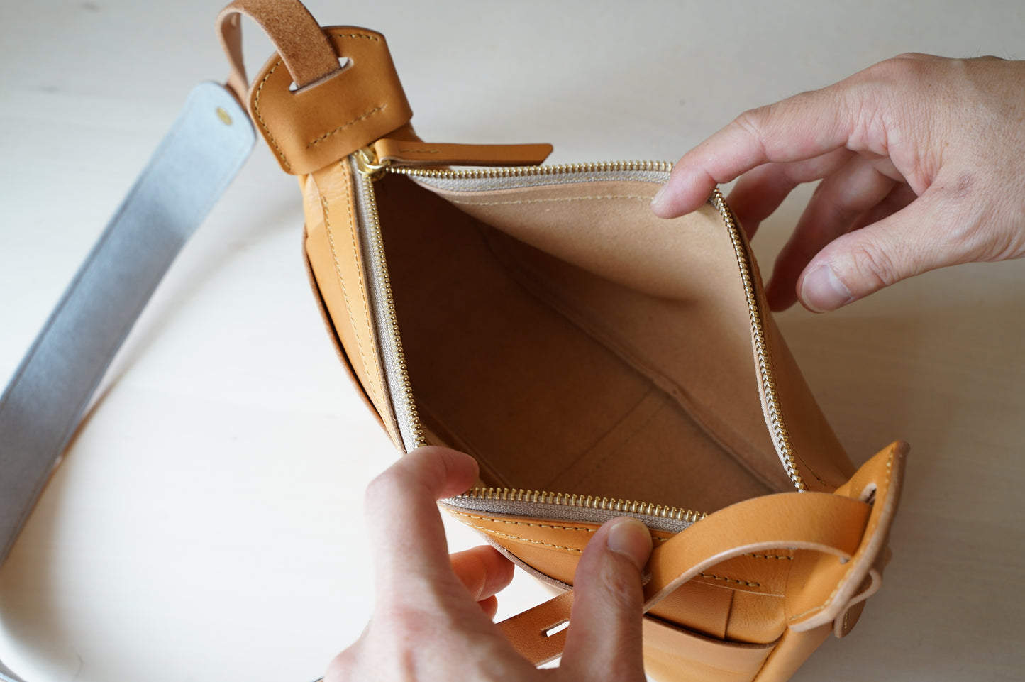 ship ショルダーバッグ ベージュ 内部