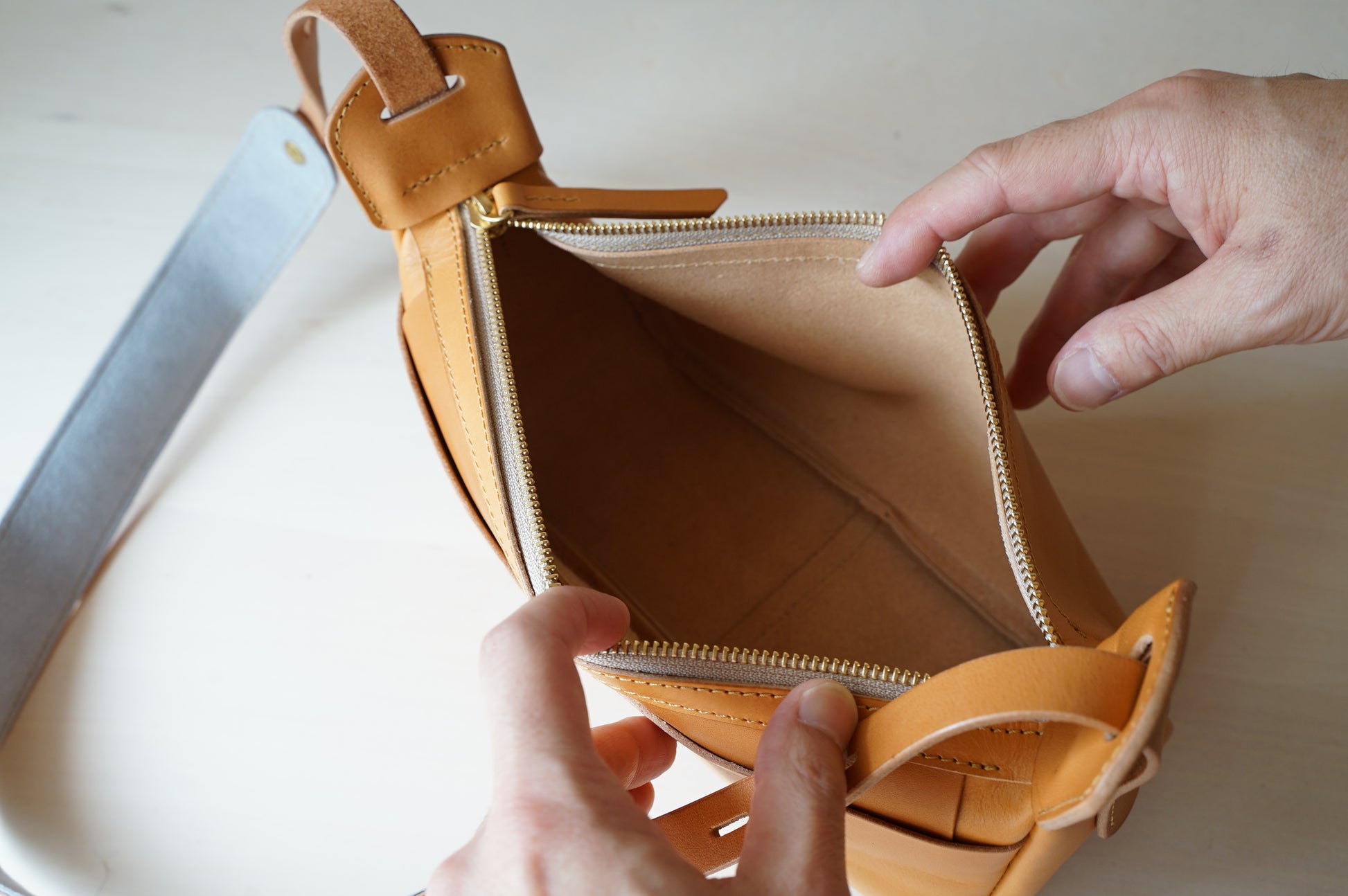 ship ショルダーバッグ ベージュ 内部