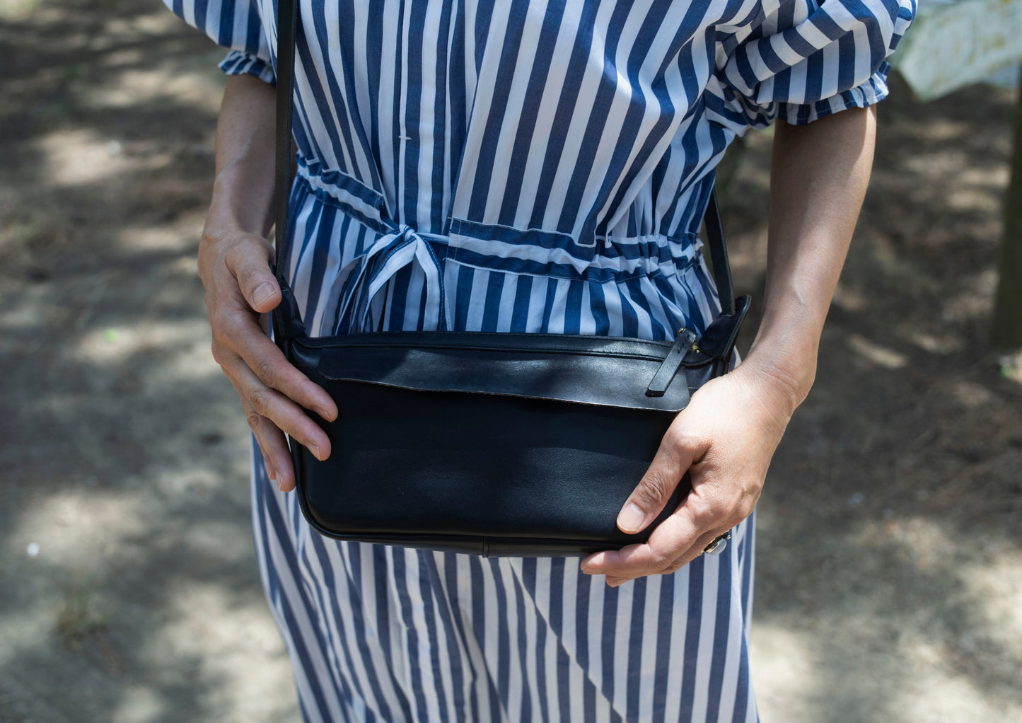 ship ショルダーバッグ 黒 着用例