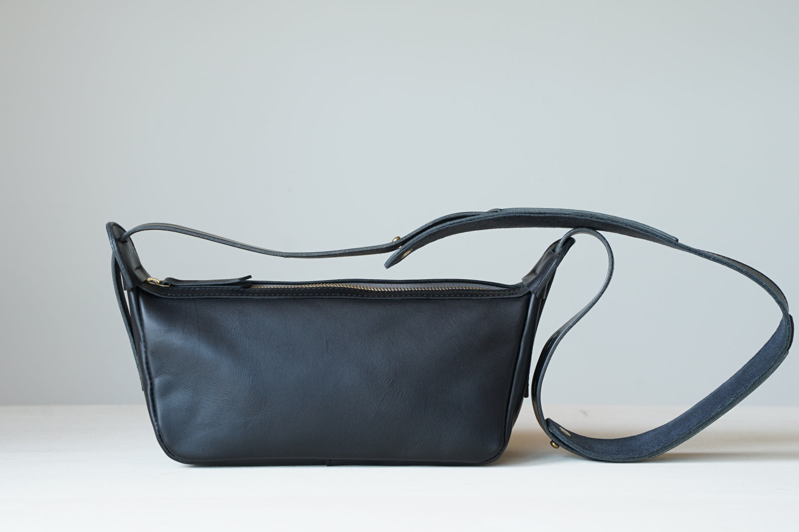 ship ショルダーバッグ 黒 正面