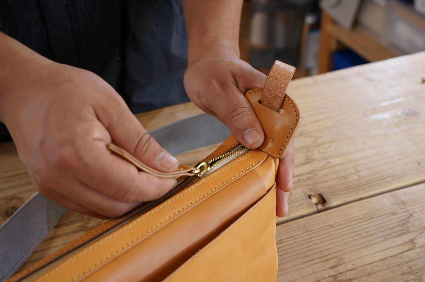 ship ショルダーバッグ ベージュ ファスナー開閉