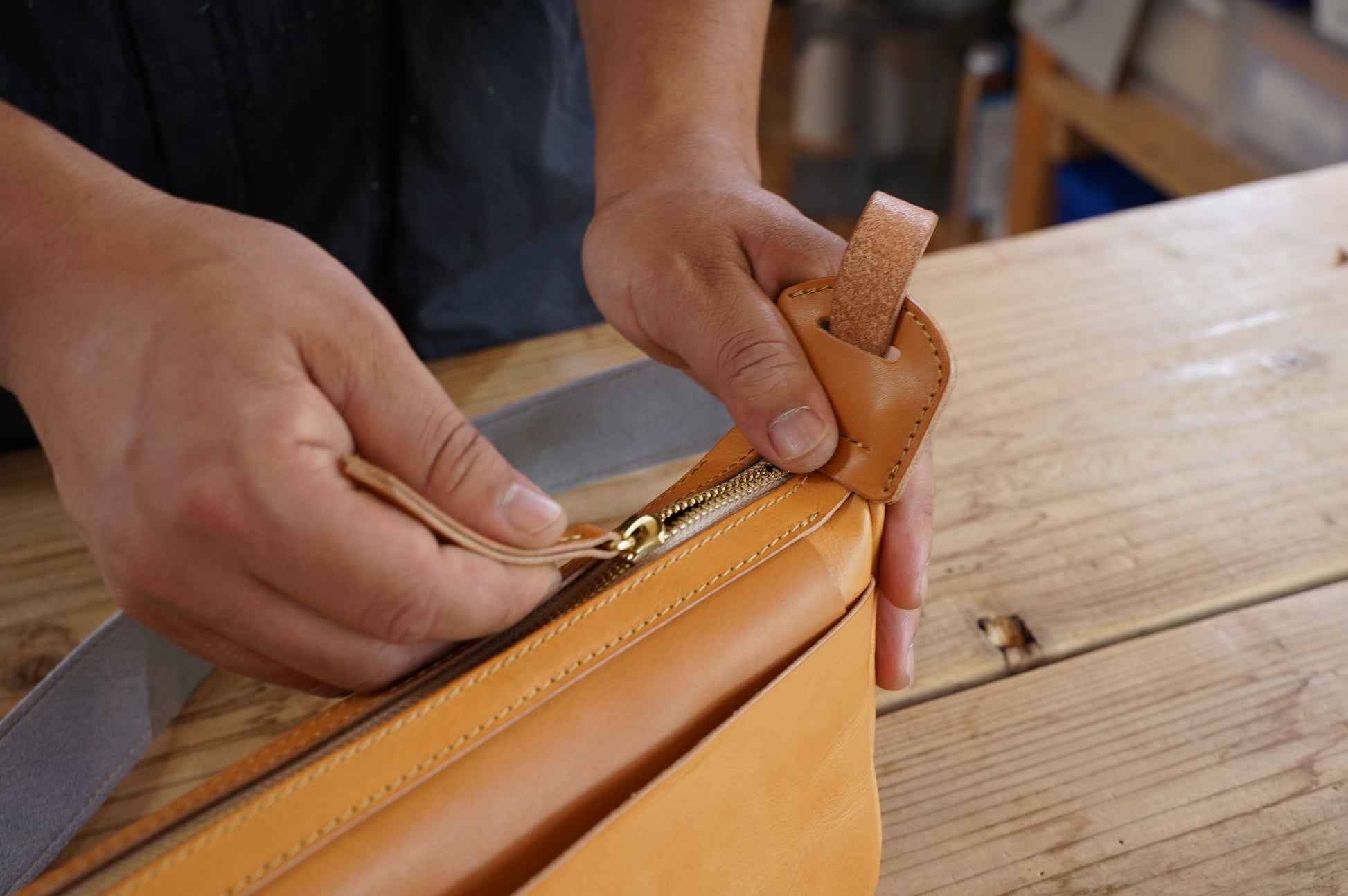 ship ショルダーバッグ ベージュ ファスナー開閉