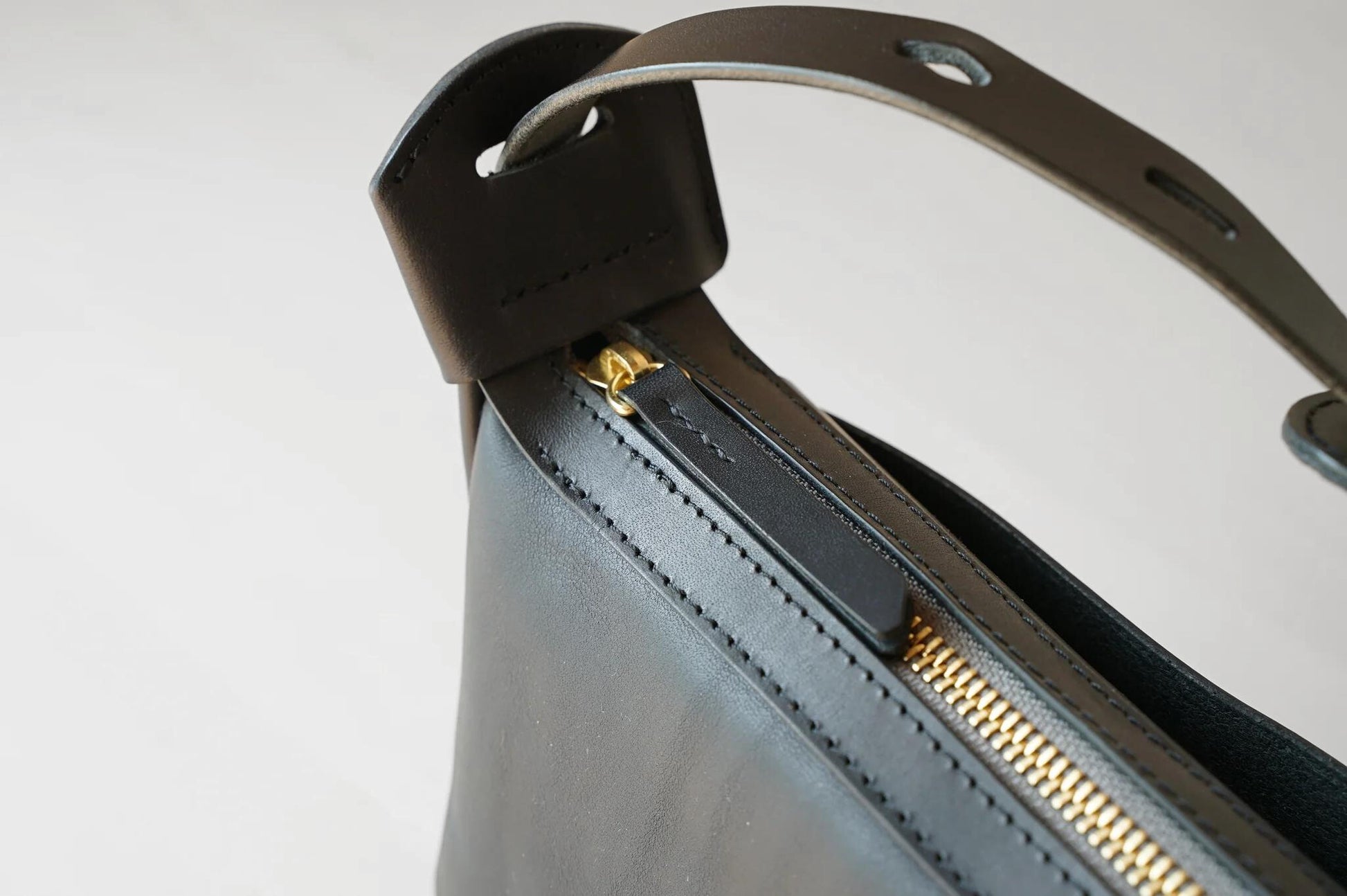 ship ショルダーバッグ 黒 ファスナー部分