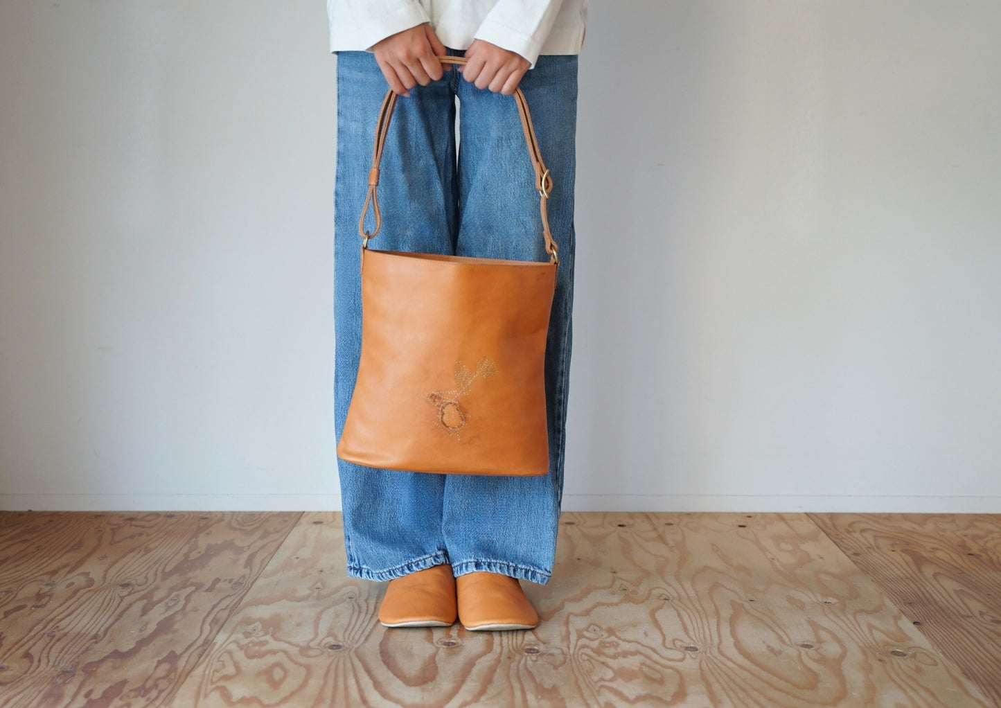 【サンプル品】ドローイングショルダーバッグ(キズ革ver.)