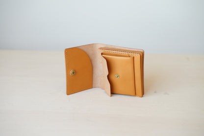 layer (thin bi-fold wallet)