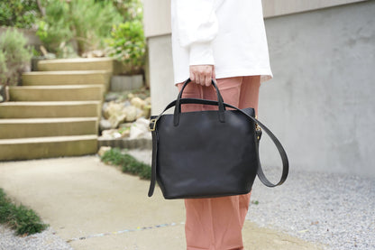 2wayトートバッグ　黒　Sサイズ使用例