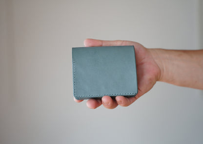 layer (thin bi-fold wallet)