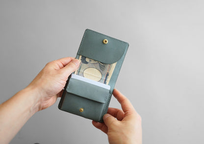 layer (thin bi-fold wallet)