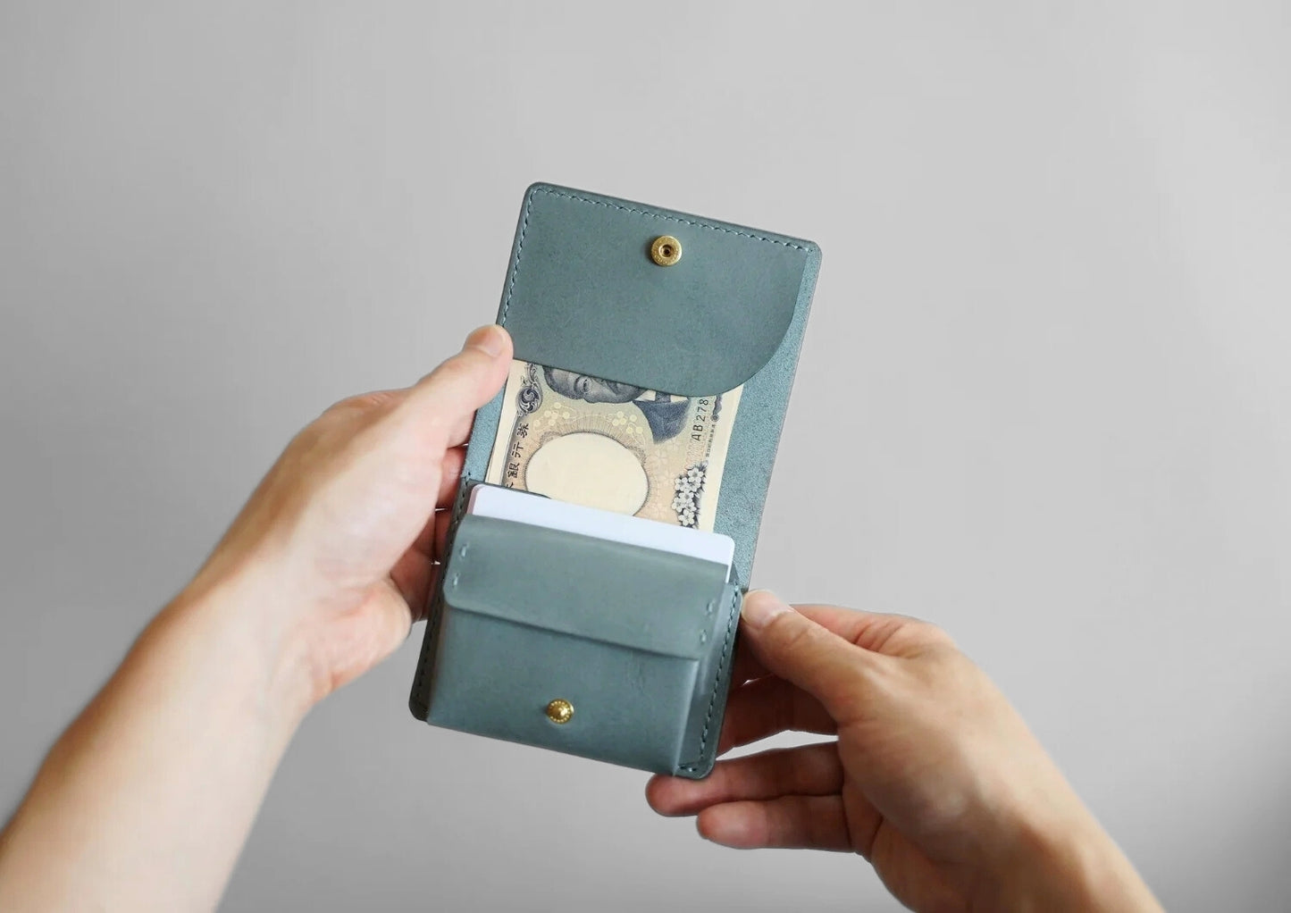 シボ黒：fin（うす型二つ折り財布）