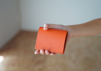 layer (thin bi-fold wallet)