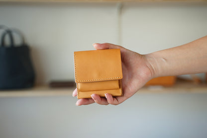 layer (thin bi-fold wallet)