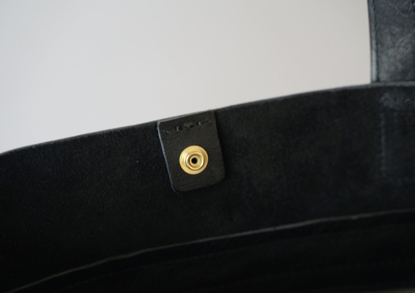 シボ黒　2wayトートバッグ　ボタン部分