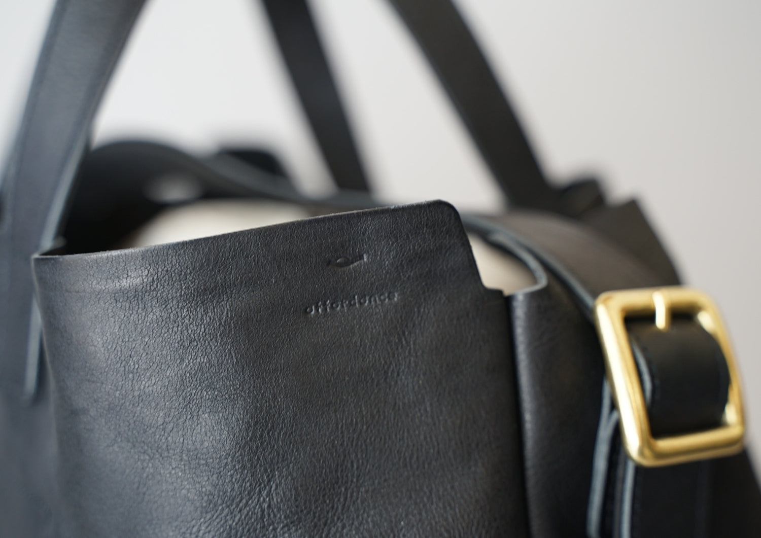 シボ黒　2wayトートバッグ　刻印部分