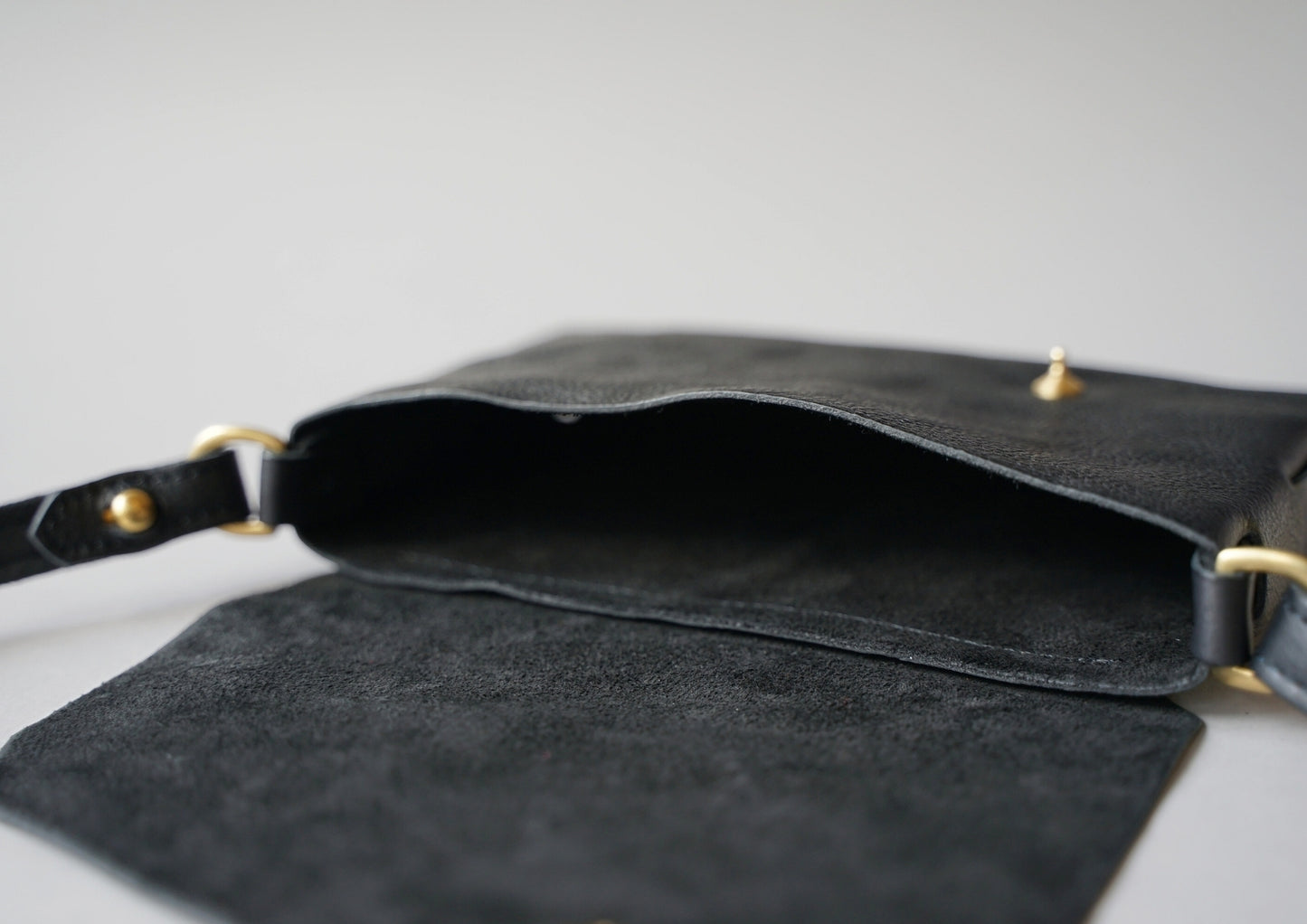 シボ黒：iris(ポシェット)