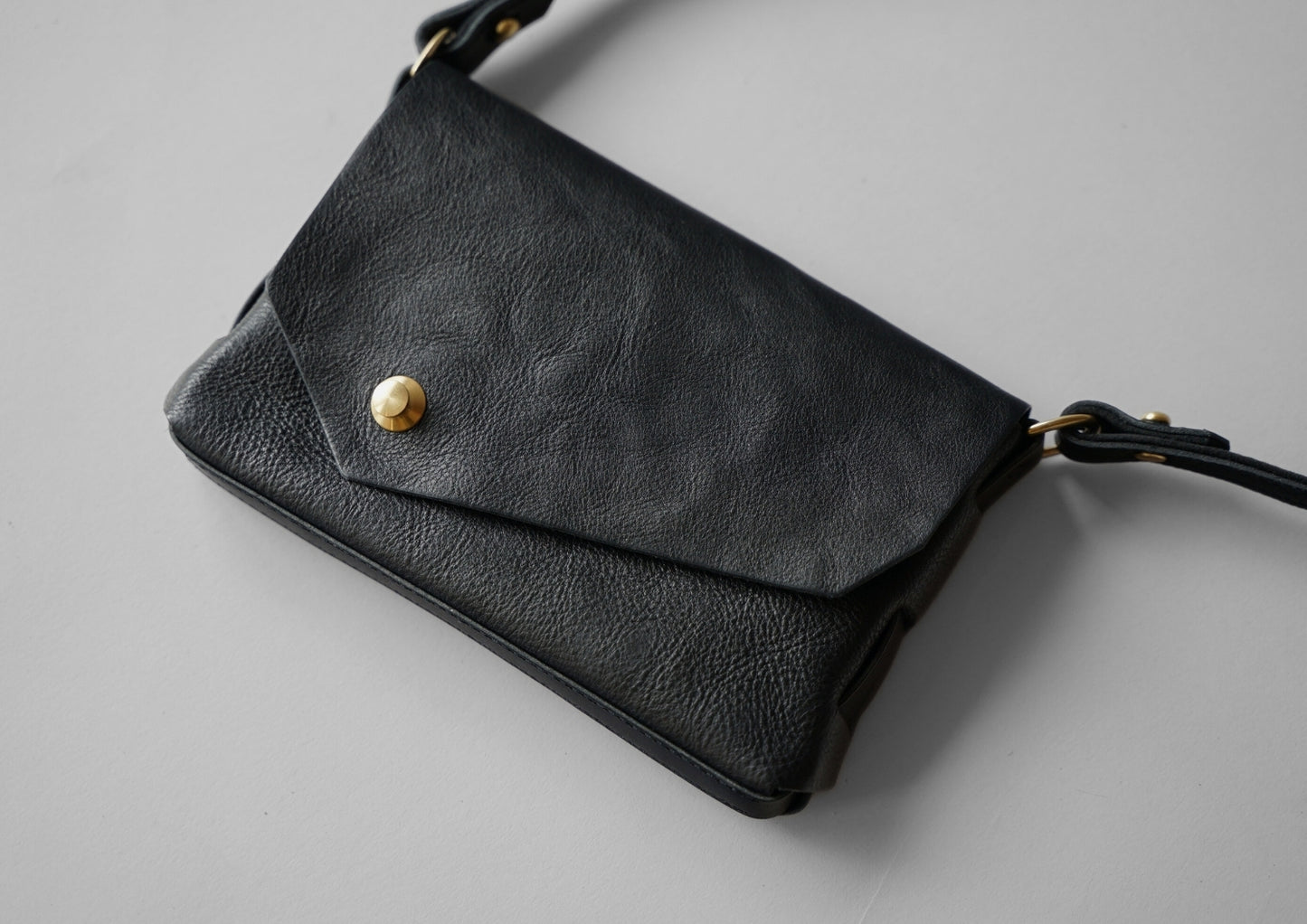 シボ黒：iris(ポシェット)