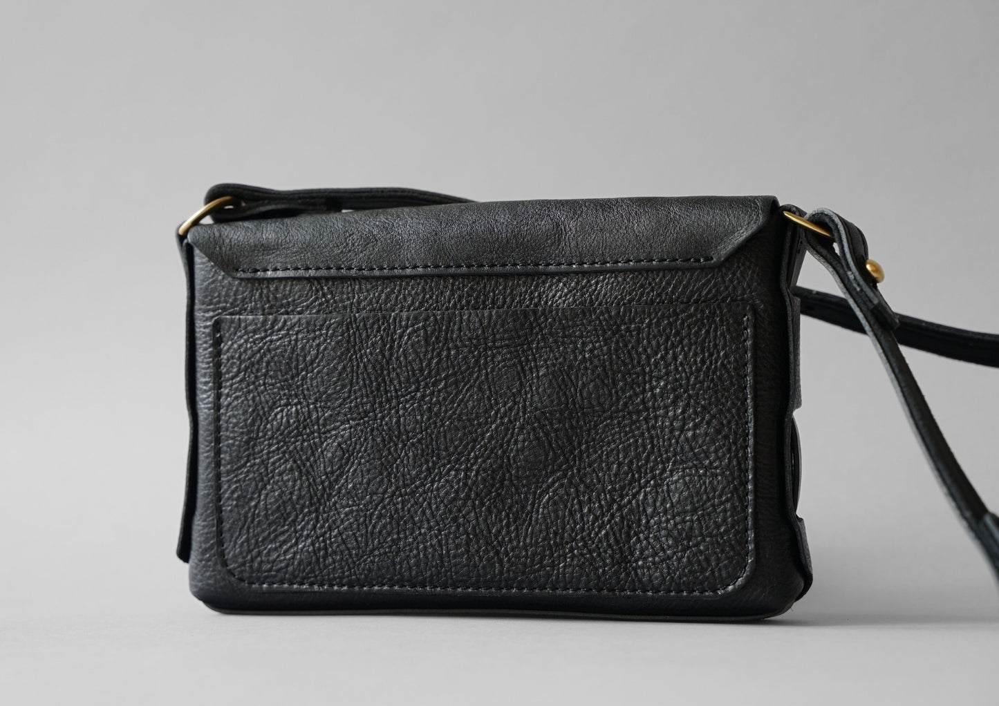 シボ黒：iris(ポシェット)