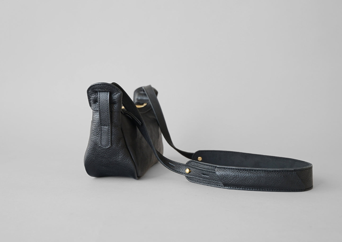 シボ黒：ship (ショルダーバック)