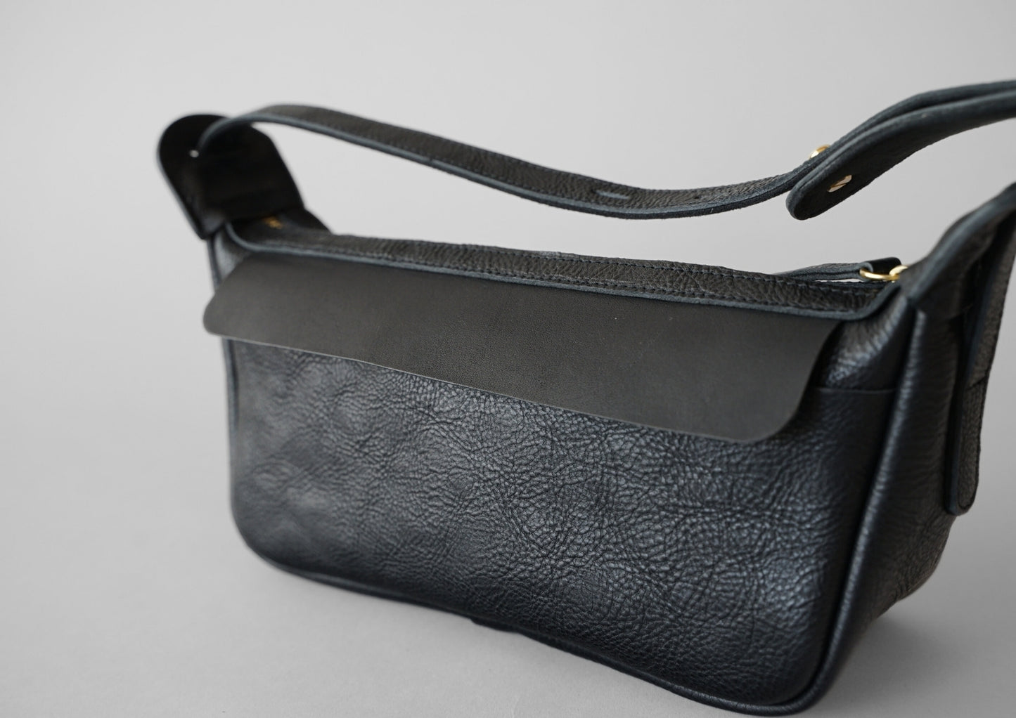 シボ黒：ship (ショルダーバック)