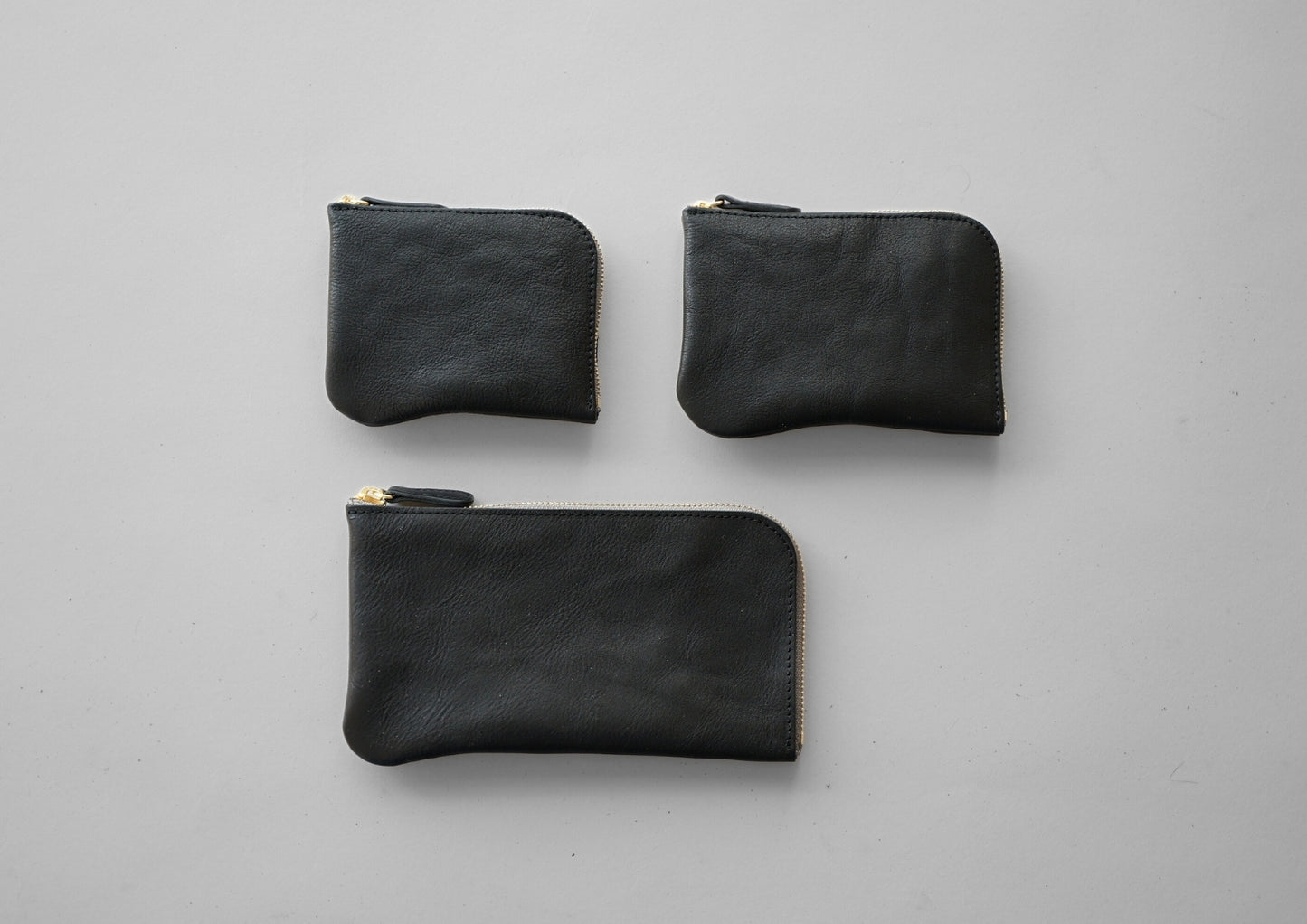 シボ黒：ミドルジップウォレット