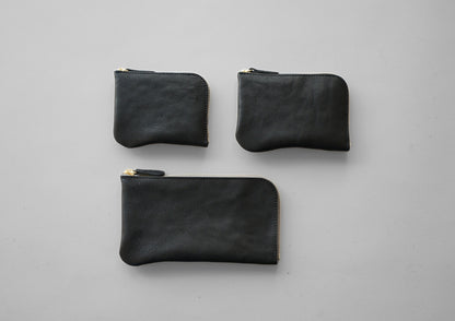 シボ黒：ミドルジップウォレット