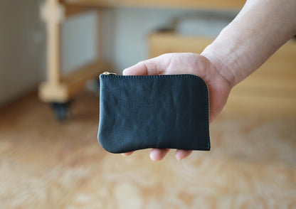 シボ黒：ミドルジップウォレット